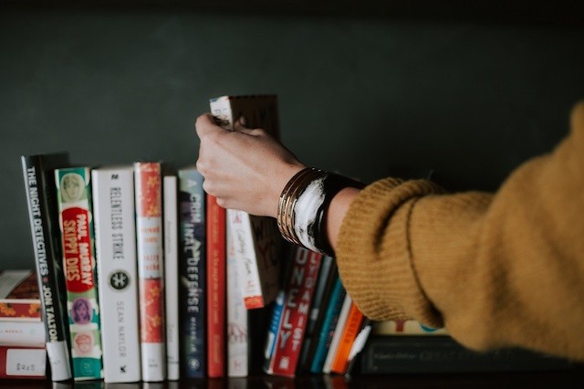 The Top 10 Books Every Investor Should Read: Ultimate Guide